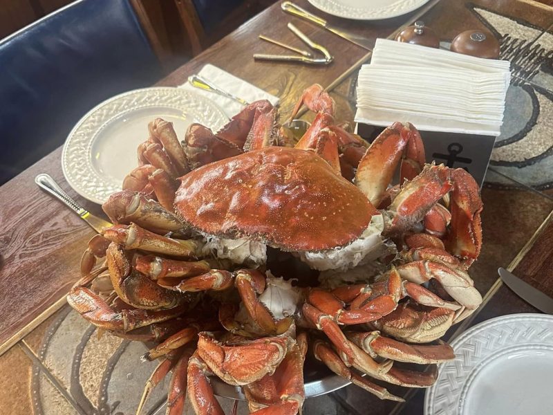 fb_northern_dream_crab_dining_horiz