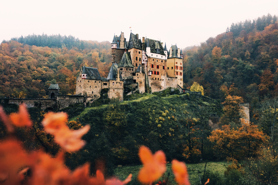 free_eltz_castle_autumn_germany