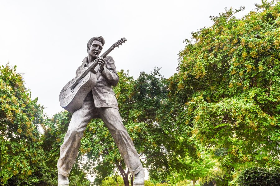 elvis presley statue in Memphis on Beale street